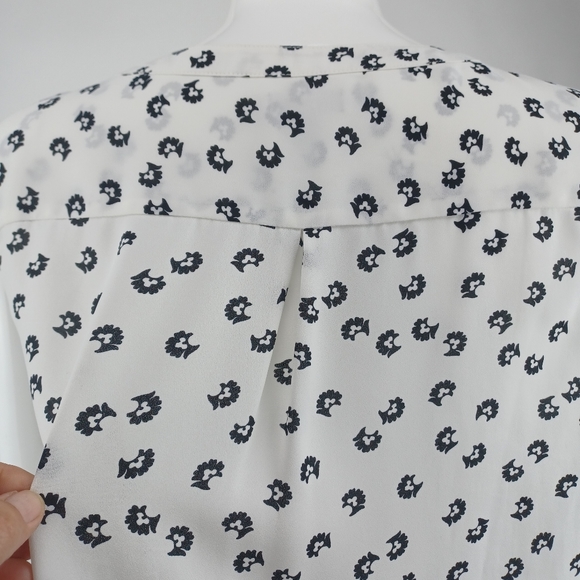 TALBOTS Sleevless Shell Vneck Ruffle Front - Picture 7 of 12